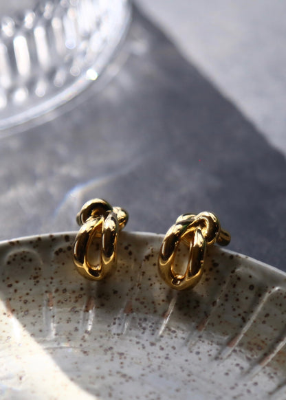 Gia studs