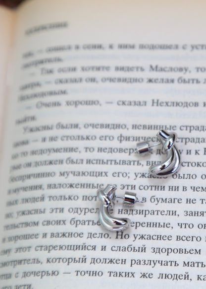 Gia studs